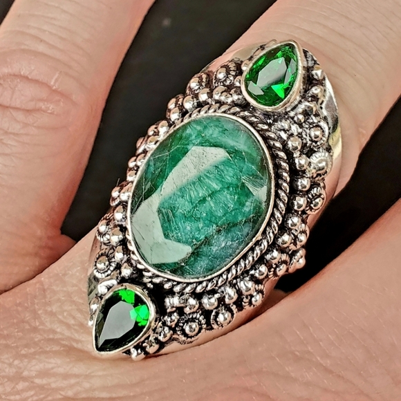 New Emerald and Peridot 925 Silver Statement Ring. - Picture 10 of 16